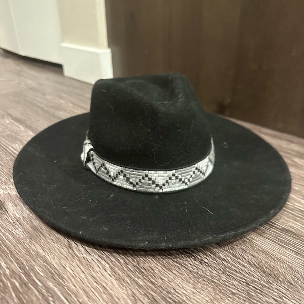 Universal Thread black western hat - used